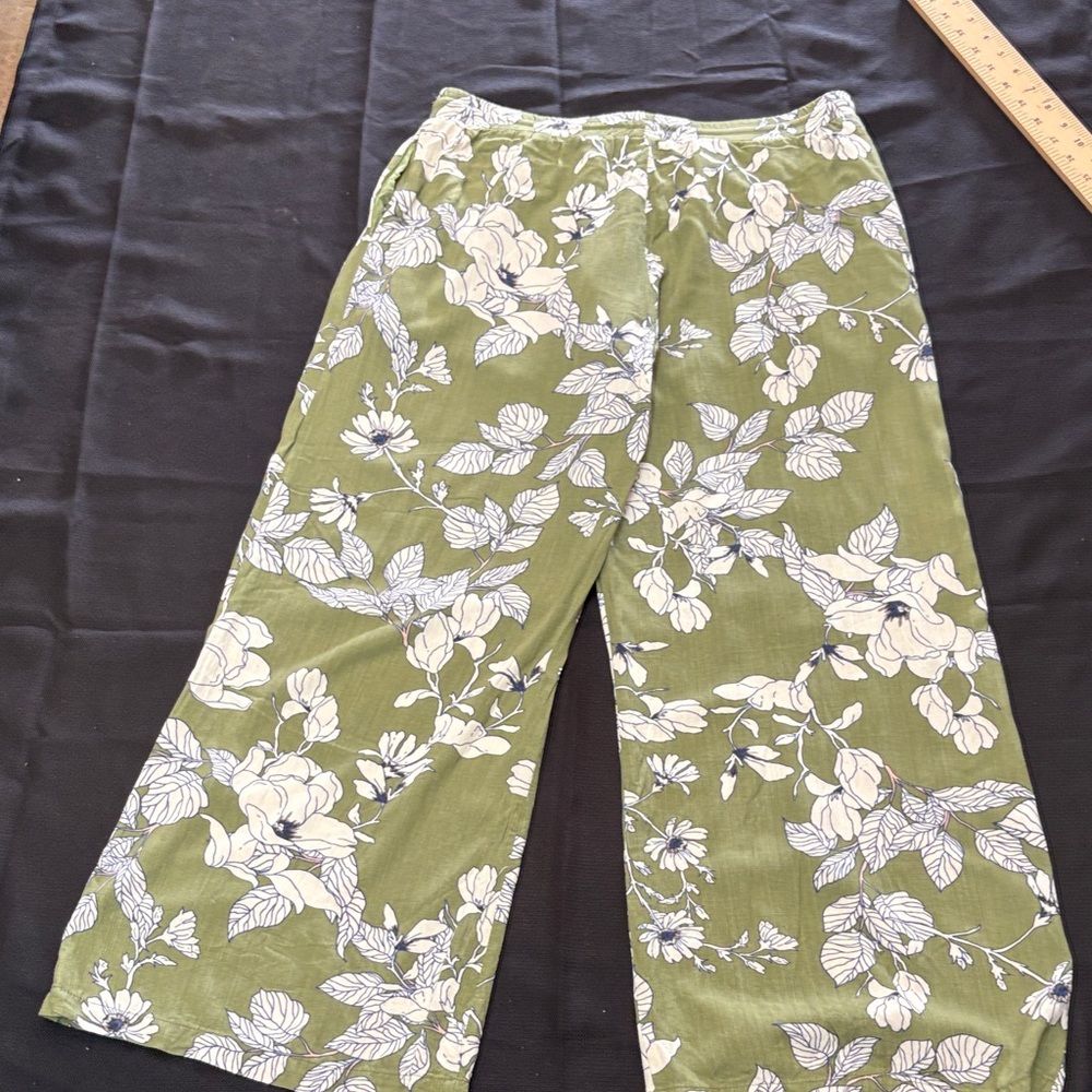 ILLA ILLA Olive Green Floral Wide Leg Pants with Cream Print - Picture 7 of 9